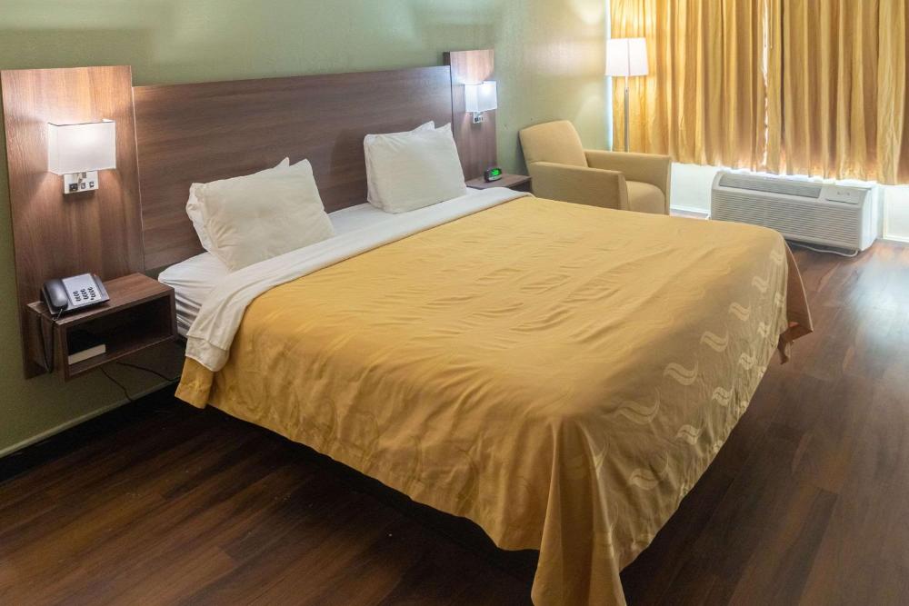 Standard King Room - Non-Smoking  interior