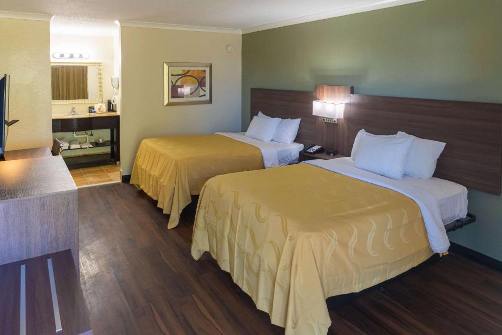 Standard Double Room with Two Double Beds - Non-Smoking interior